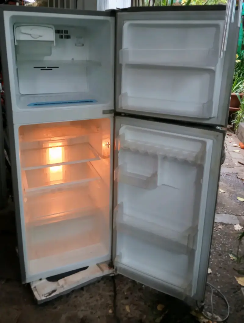 Refrigerador LG de dos puertas en buen estado - 2