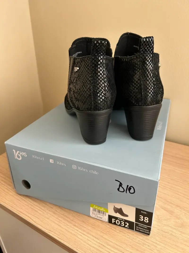 Botines negros de cuero 16 HRS - 2