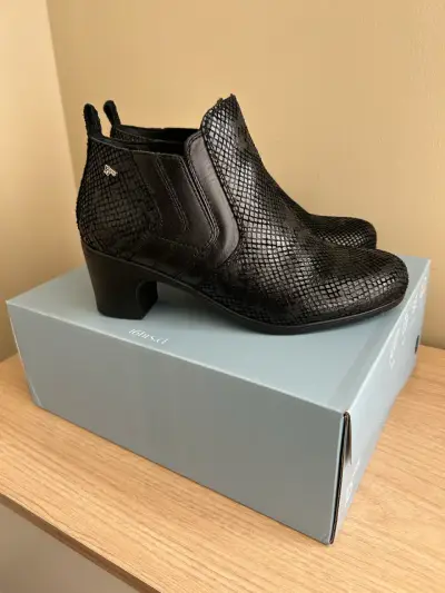 Botines negros de cuero 16 HRS - miniatura 3