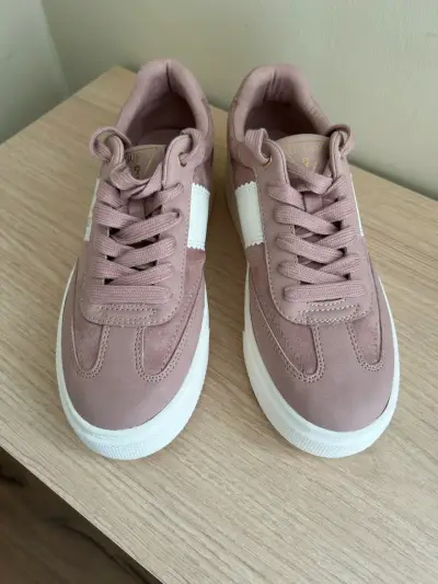 Zapatillas Guess rosadas de gamuza - miniatura 2