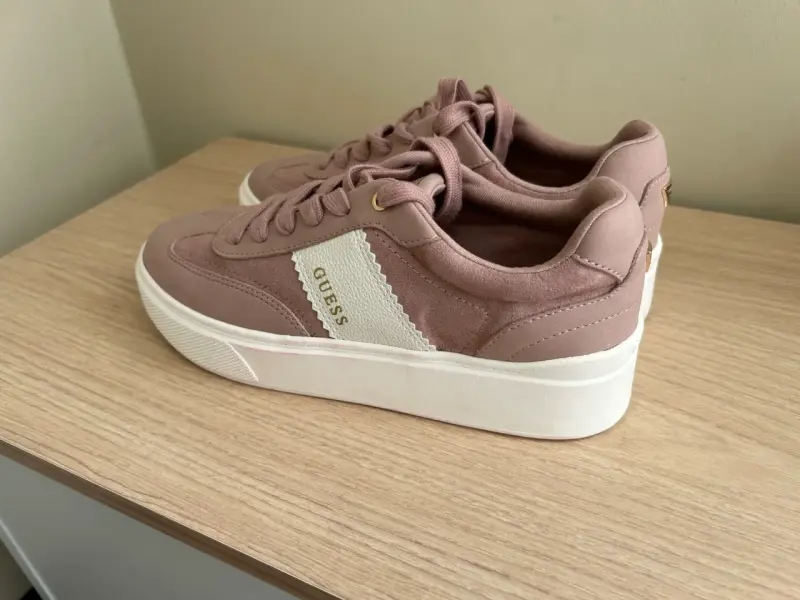 Zapatillas Guess rosadas de gamuza - 4