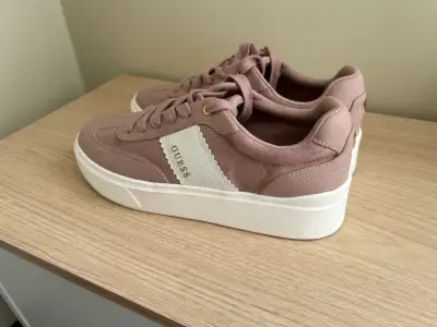 Zapatillas Guess rosadas de gamuza - miniatura 4