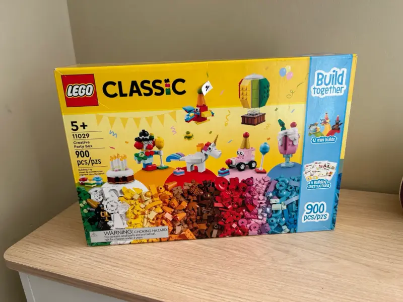 LEGO Classic Caja Creativa Fiesta 900 piezas - 1