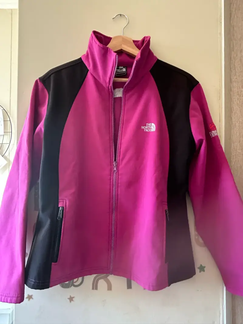Chaqueta softshell The North Face fucsia y negra - 1
