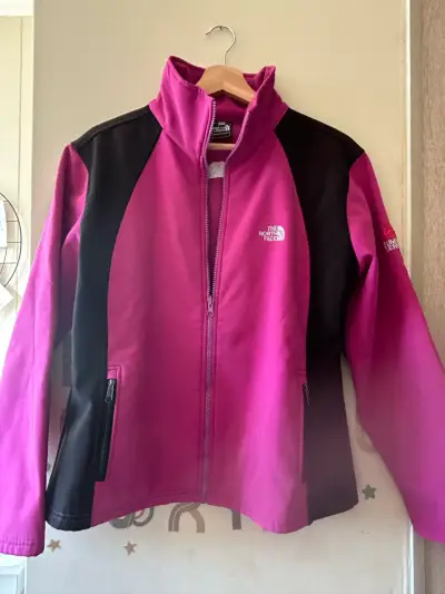 Chaqueta softshell The North Face fucsia y negra - miniatura 1