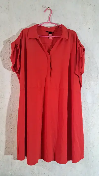 Vestido rojo suelto de manga corta - miniatura 1