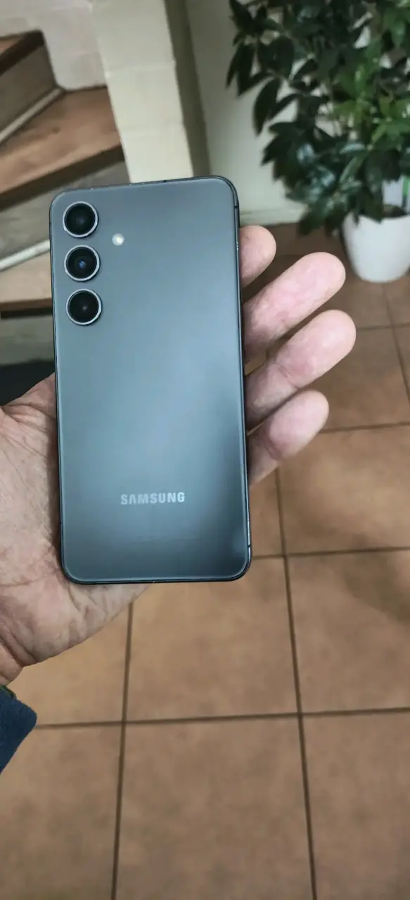 Vendo o permuto Samsung s24 normal - 2