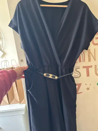 Enterito negro con cinturón elegante - miniatura 3