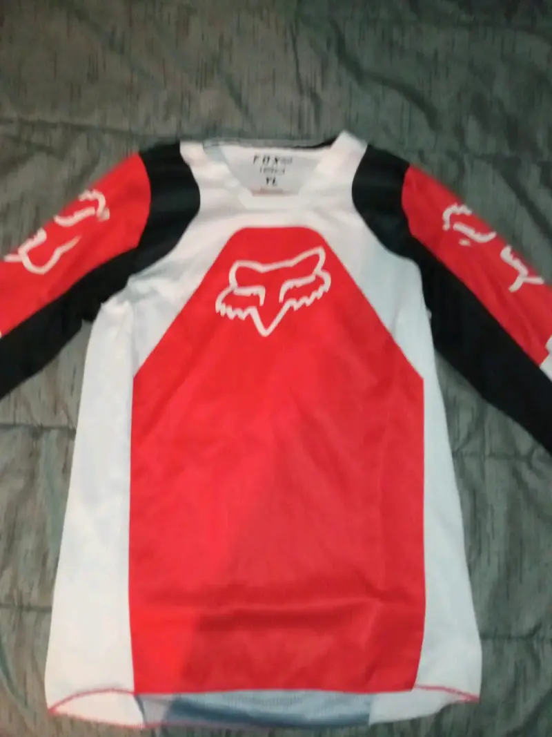 Polera deportiva Fox roja y blanca - 3