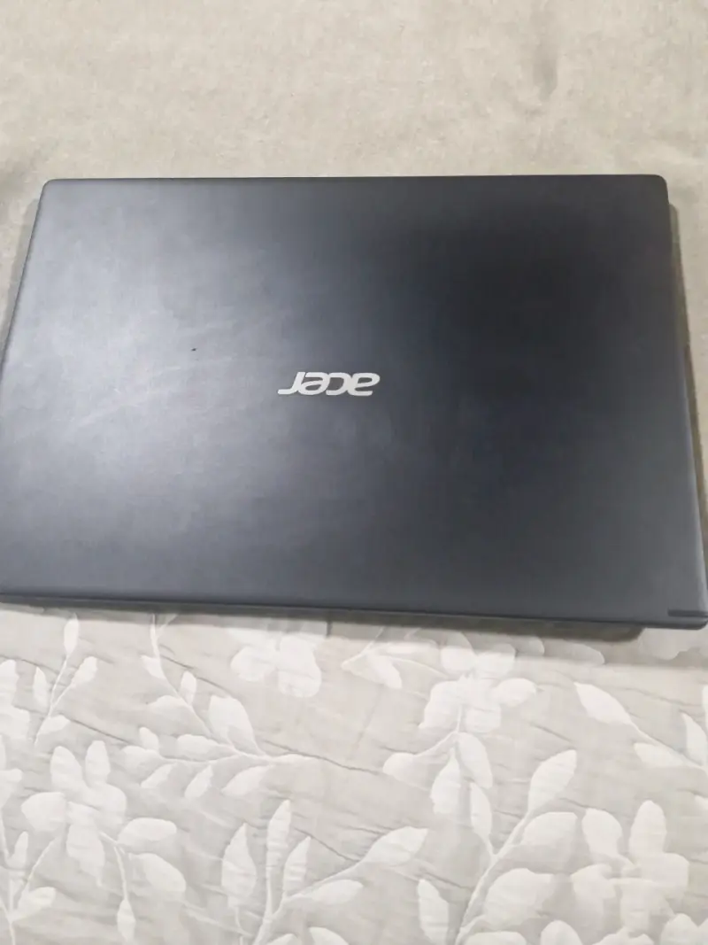 Laptop Acer en buen estado - 1