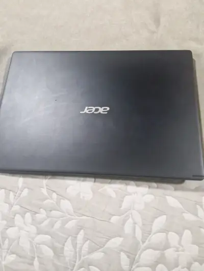 Laptop Acer en buen estado - miniatura 1