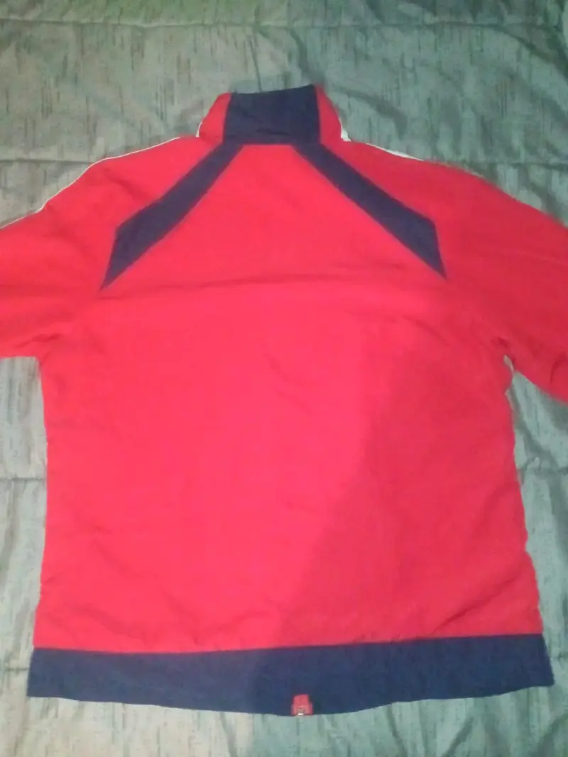 Chaqueta deportiva Adidas roja con franjas - 3
