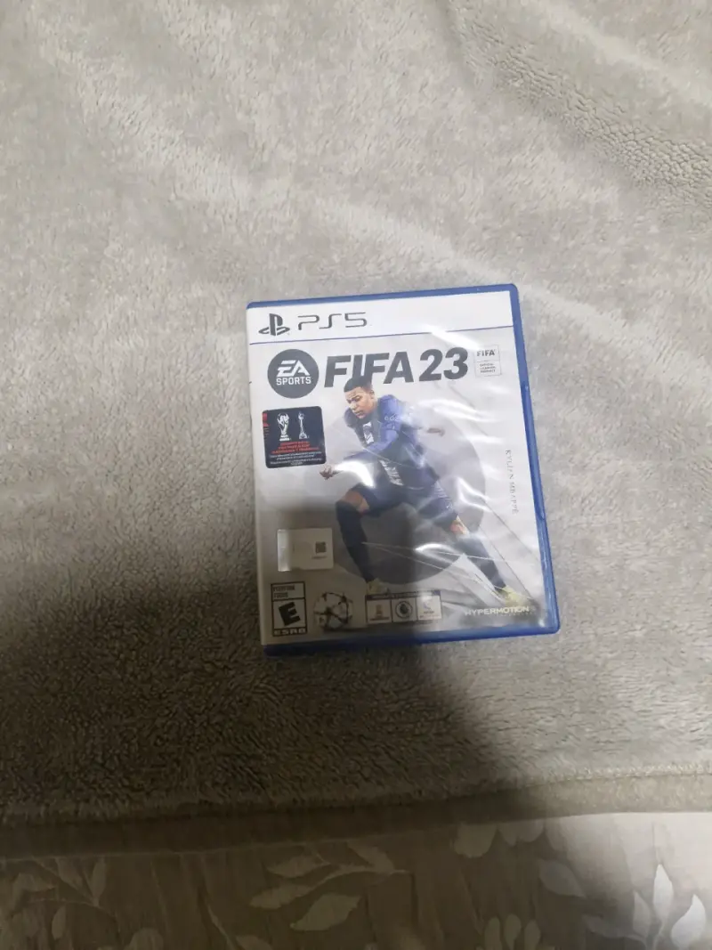 Juego PS5 FIFA 23 en excelente estado - 1