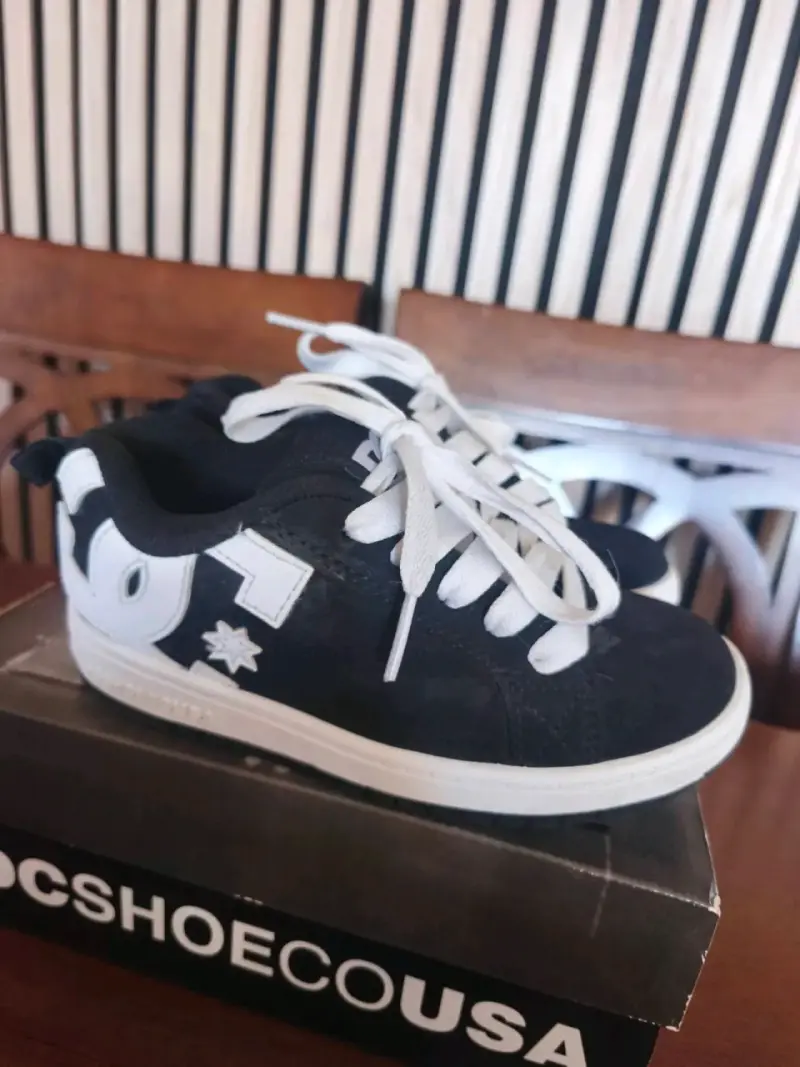 Zapatillas DC Shoes negras y blancas - 2