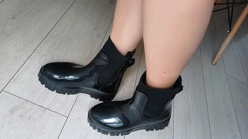 Botines de charol negro con elástico - 1