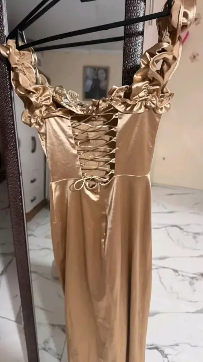Vestido corto rosa con mangas largas - miniatura 2