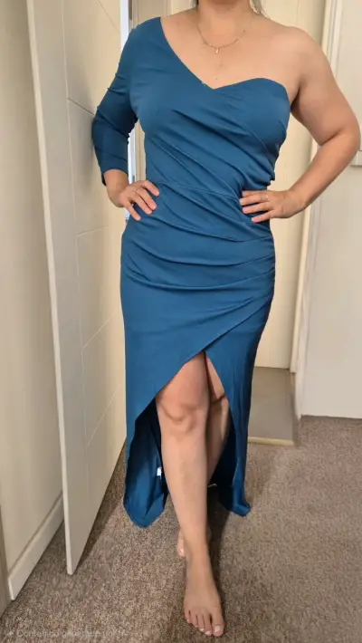 Vestido azul asimétrico elegante - miniatura 1