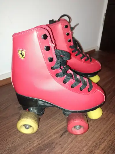 Patines de cuatro ruedas rojos para adultos - miniatura 2