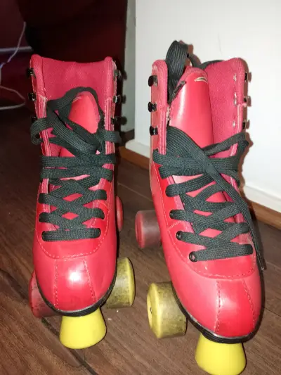 Patines de cuatro ruedas rojos para adultos - miniatura 3