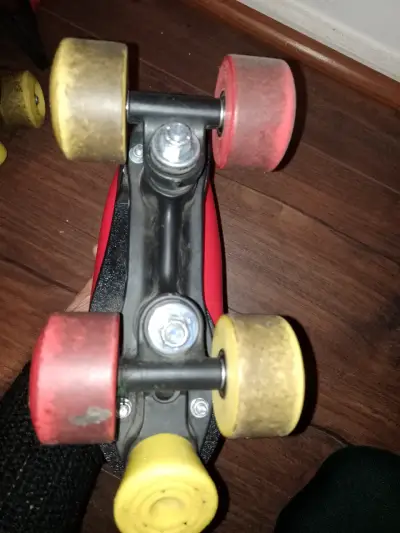 Patines de cuatro ruedas rojos para adultos - miniatura 5