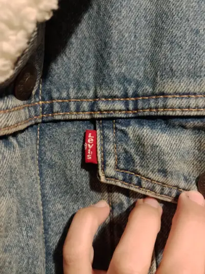 Chaqueta de mezclilla Levi's con forro de chiporro - miniatura 2