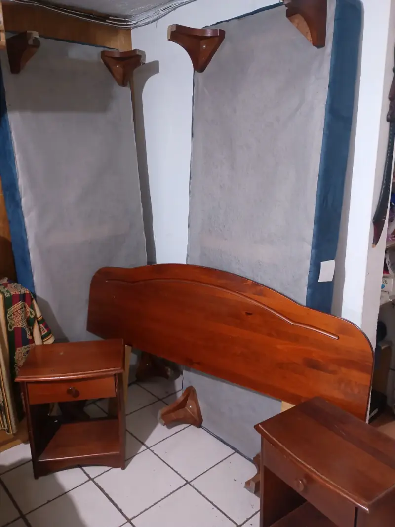 Cama y colchón 2 plazas con respaldo y veladores - 5