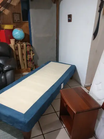 Cama y colchón 2 plazas con respaldo y veladores - miniatura 6