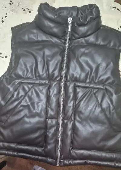 Chaqueta eco cuero  acolchado cafe moro sin mangas - miniatura 1