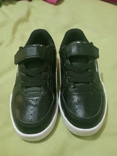 Zapatillas negras Puma talla 31 - miniatura 2