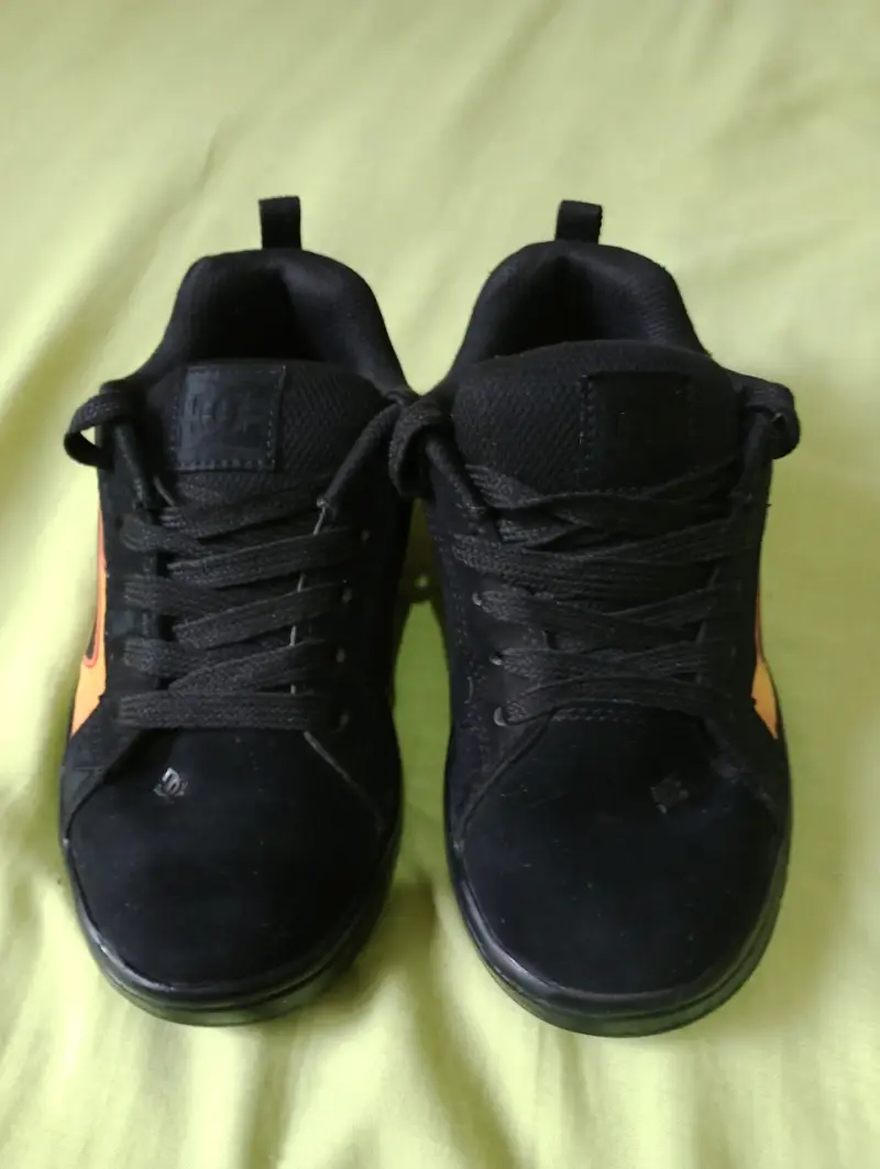 Zapatillas DC negras con diseño de llamas talla 31 - 3