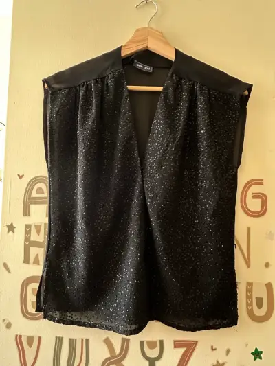 Blusa negra con lentejuelas Bon Ami - miniatura 1