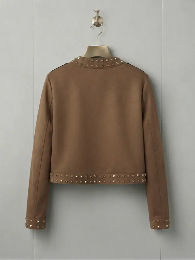 Chaqueta marrón con tachas estilo moderno - 2