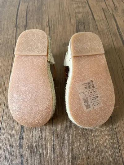 Sandalias de bebé H&M crochet beige - miniatura 3
