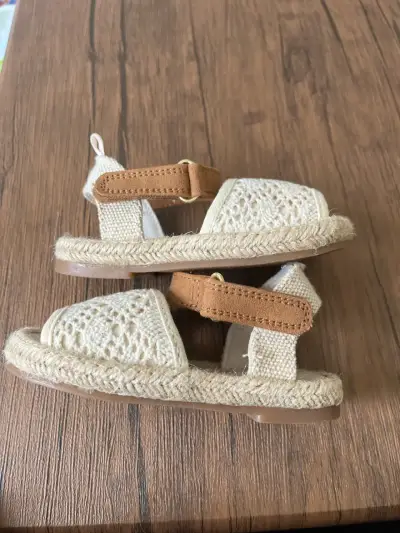 Sandalias de bebé H&M crochet beige - miniatura 4