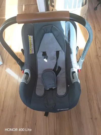 Silla de auto para bebé Beebest gris - miniatura 1
