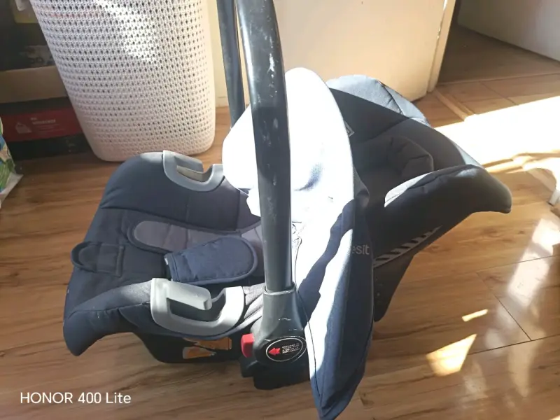 Silla de auto para bebé Beebest gris - 2