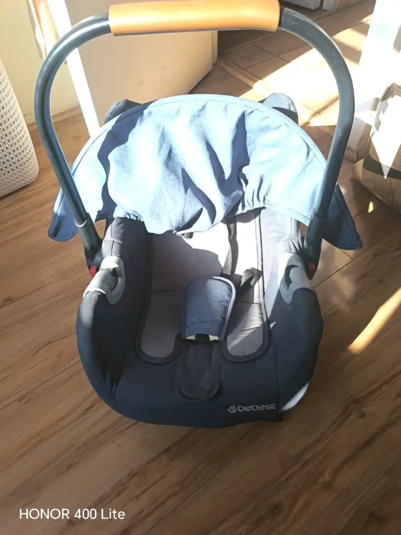 Silla de auto para bebé Beebest gris - 4
