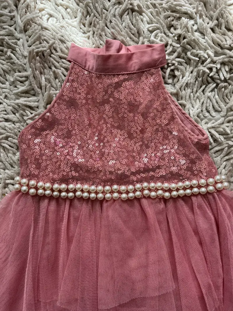 Vestido de niña rosa con lentejuelas y perlas - 2