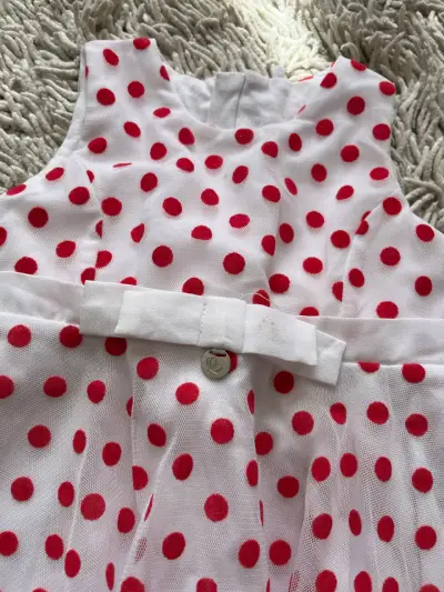 Vestido infantil blanco con lunares rojos - miniatura 2