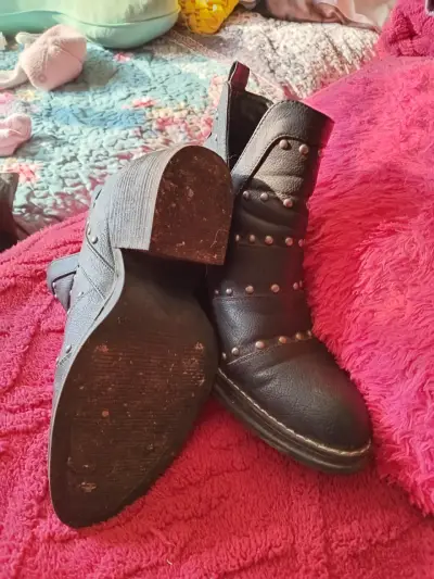 Botines de cuero con tachas para mujer - miniatura 3