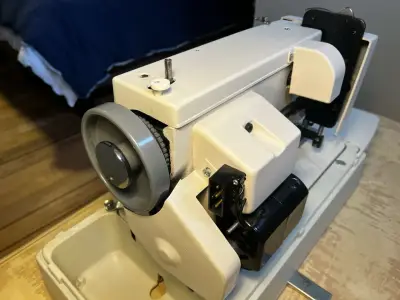 Máquina de coser portátil con estuche remigton - miniatura 4