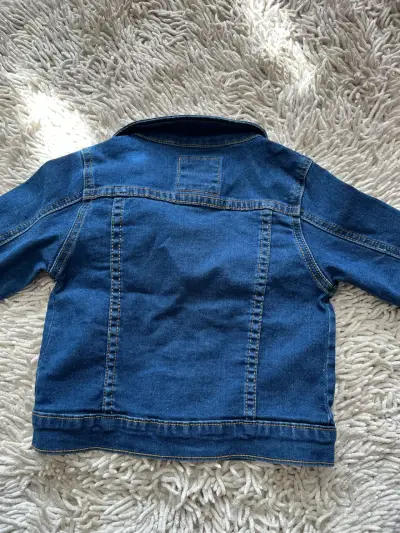 Chaqueta de mezclilla para niña azul - miniatura 3