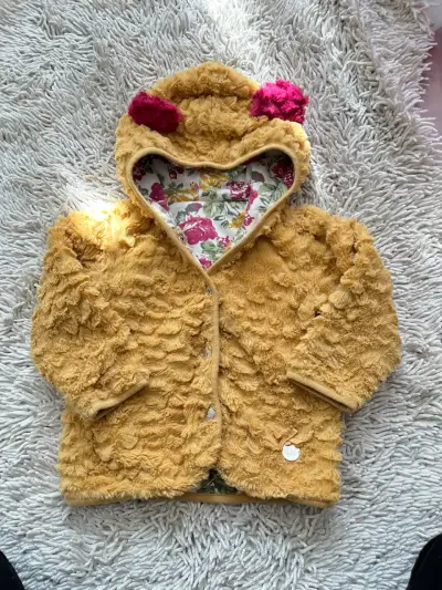Chaqueta infantil de peluche amarilla con capucha - miniatura 1