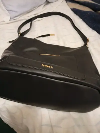 Cartera negra de cuero elegante - miniatura 1