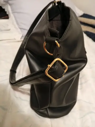 Cartera negra de cuero elegante - miniatura 2