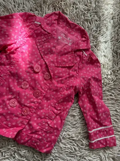 Chaqueta infantil rosa con diseño floral - miniatura 2