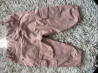 Pantalones rosados para niños con diseño de perro - miniatura 3