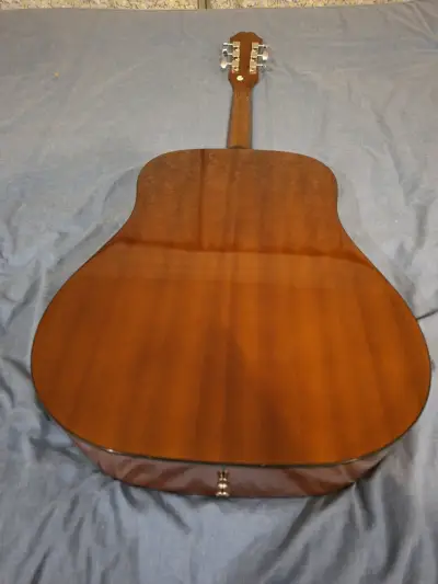 Guitarra acústica Epiphone con caja original - miniatura 3