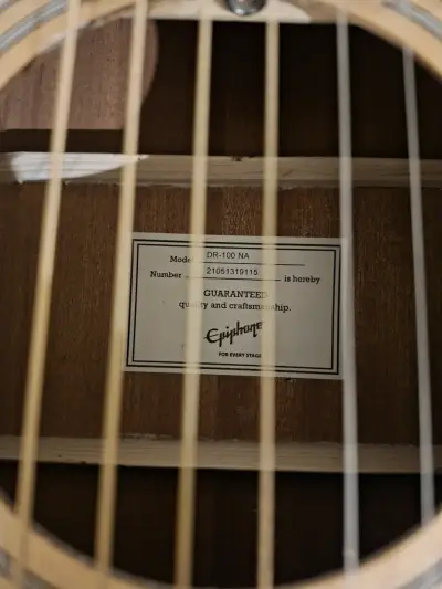 Guitarra acústica Epiphone con caja original - miniatura 4