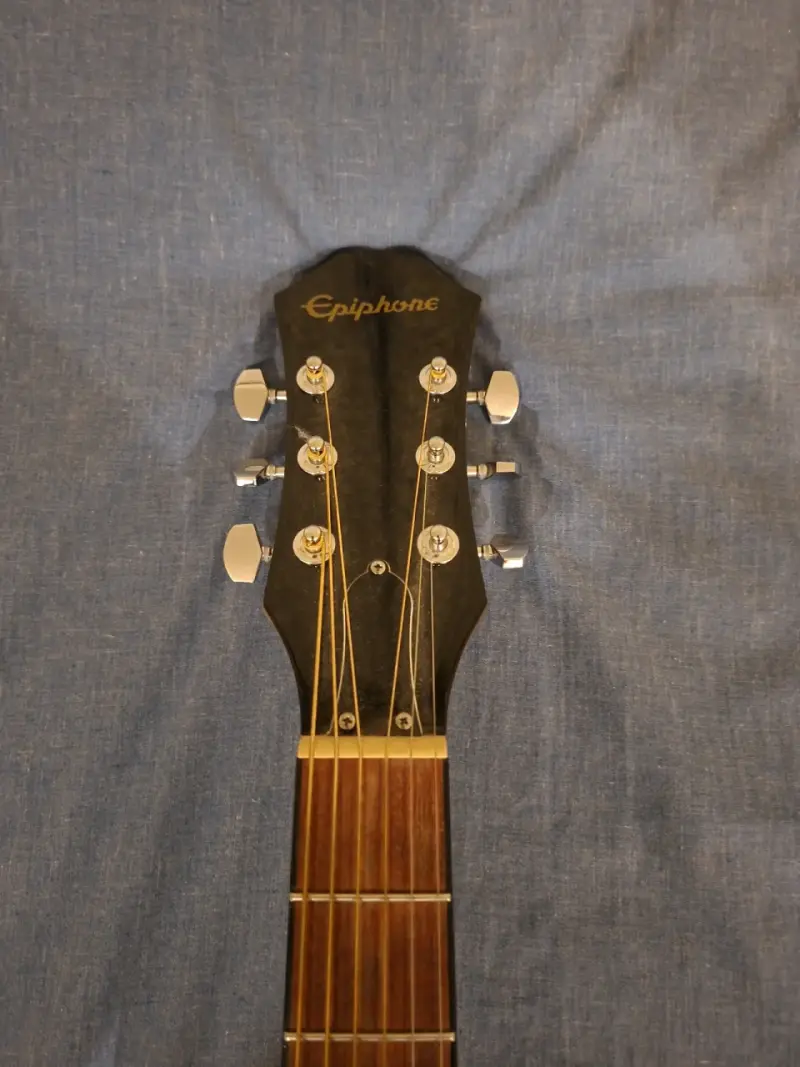 Guitarra acústica Epiphone con caja original - 5